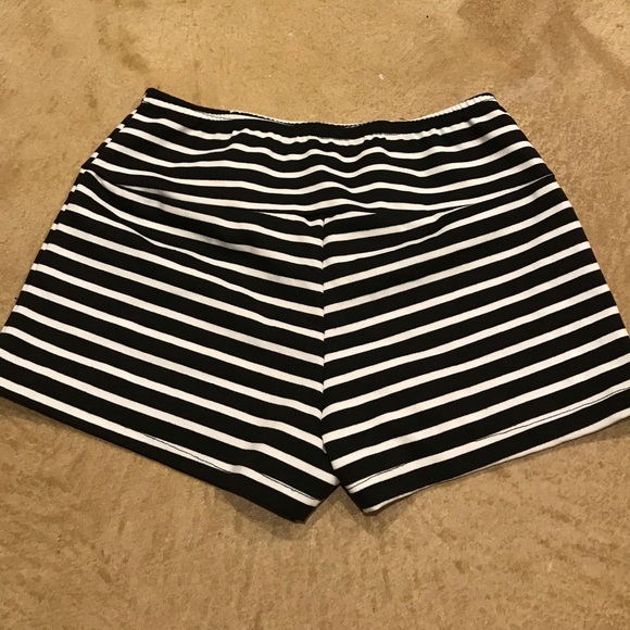 Nautical Style Shorts - Picture 3 of 3